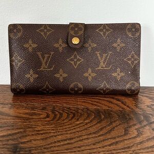 Vintage Authentic Louis Vuitton Monogram Long Wallet Snap Closure Brown LV